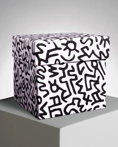 Keith Haring Square Gold Pattern Candle - Image 4