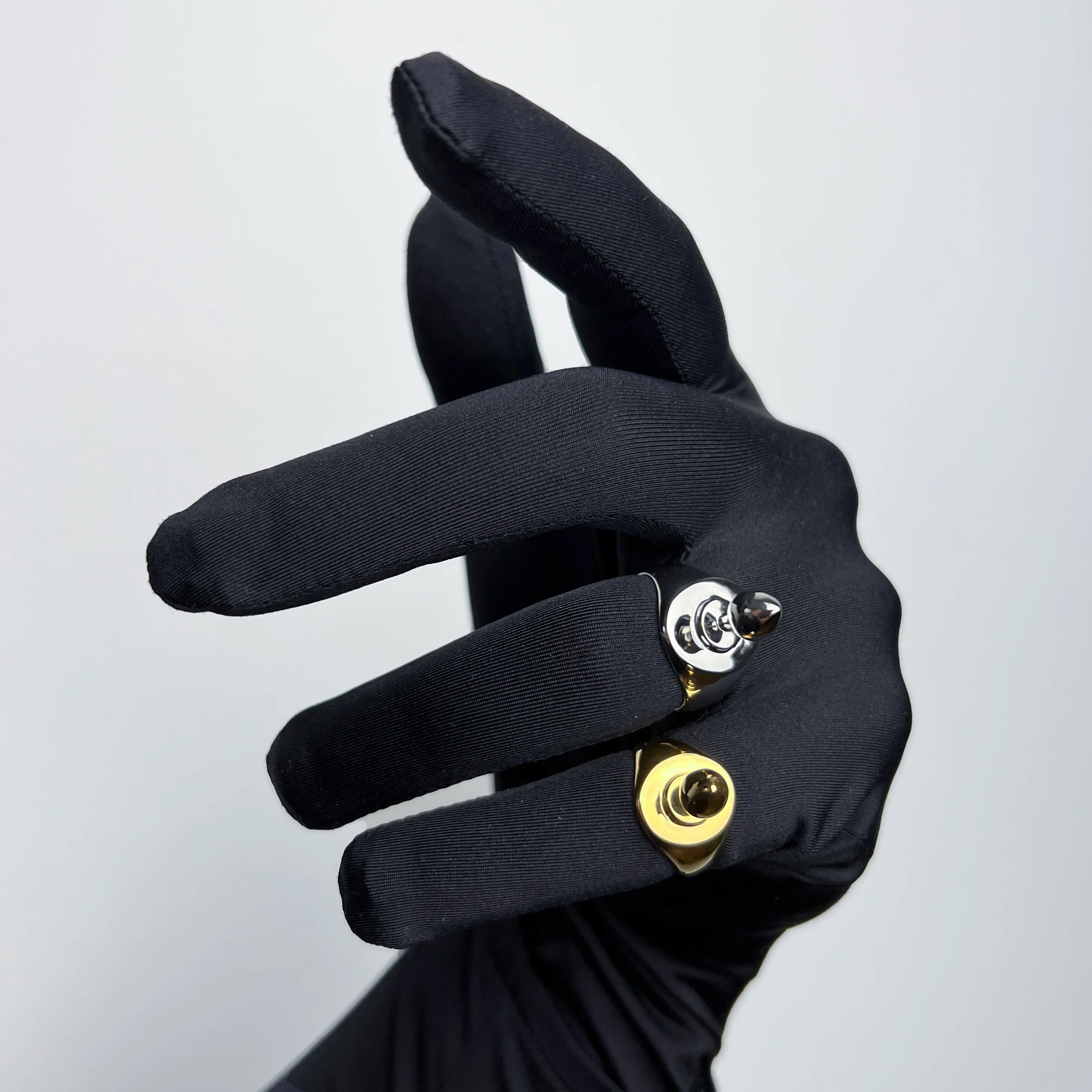 KISKA LAB MINI PLUG SIGNET GOLD RING - Image 4