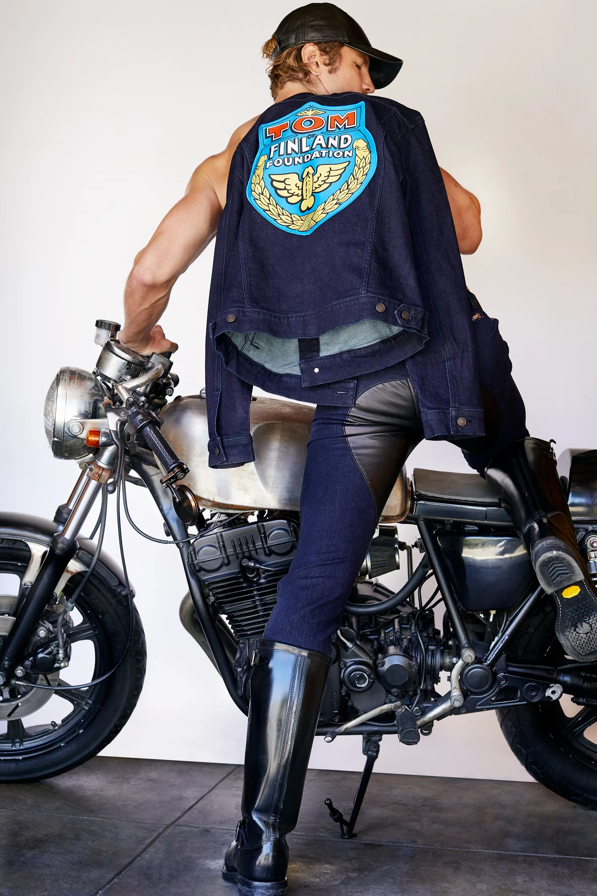 TOM OF FINLAND X CELLBLOCK 13 TOM LOGO BLUE - Image 4